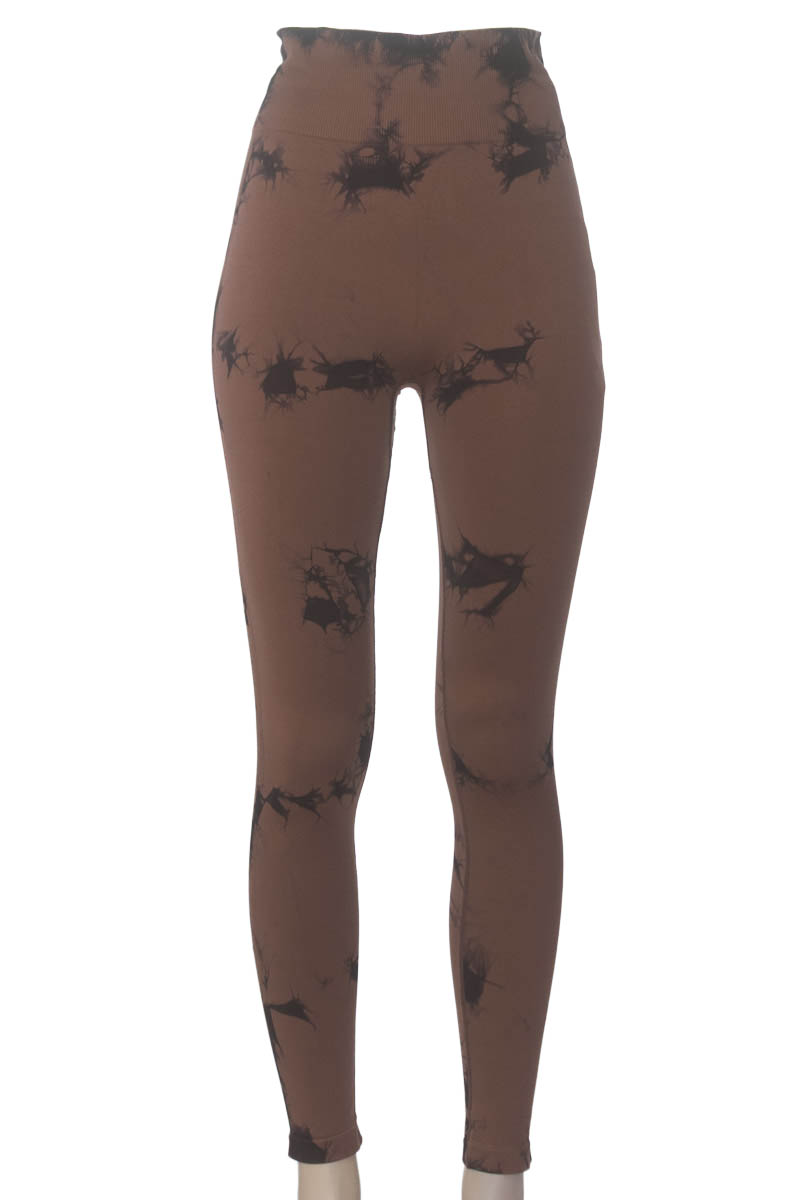 Ropa Deportiva / Salida de Baño color Café - Closeando