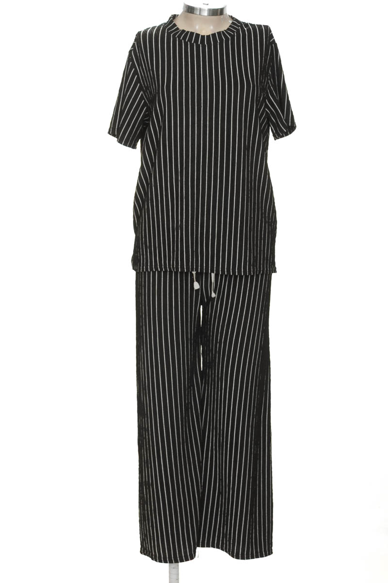 Vestido / Enterizo color Negro - Closeando