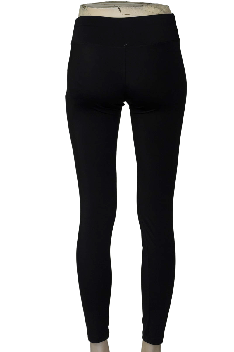 Ropa Deportiva / Salida de Baño color Negro - Closeando
