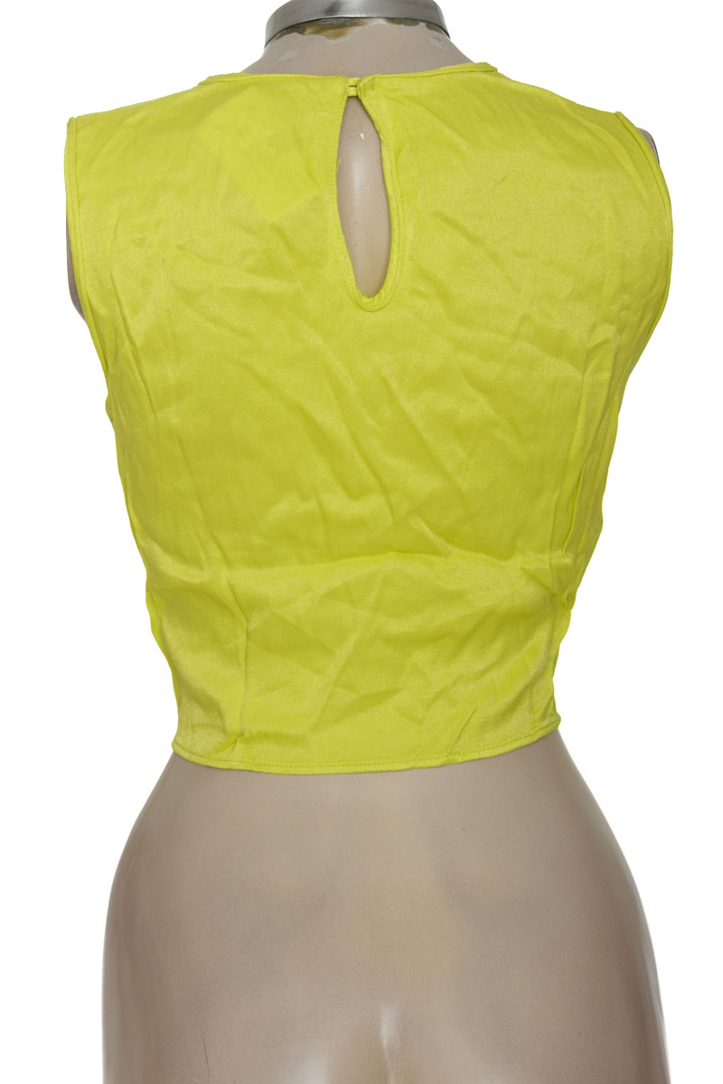 Top / Camiseta color Verde - Zara
