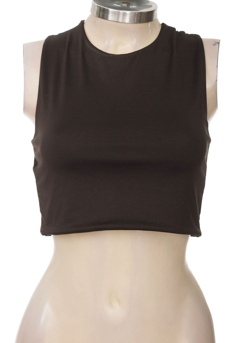 Top / Camiseta color Negro - Closeando