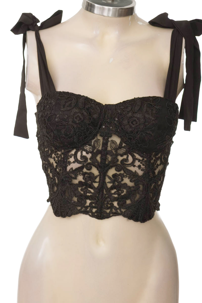 Top / Camiseta color Negro - Closeando