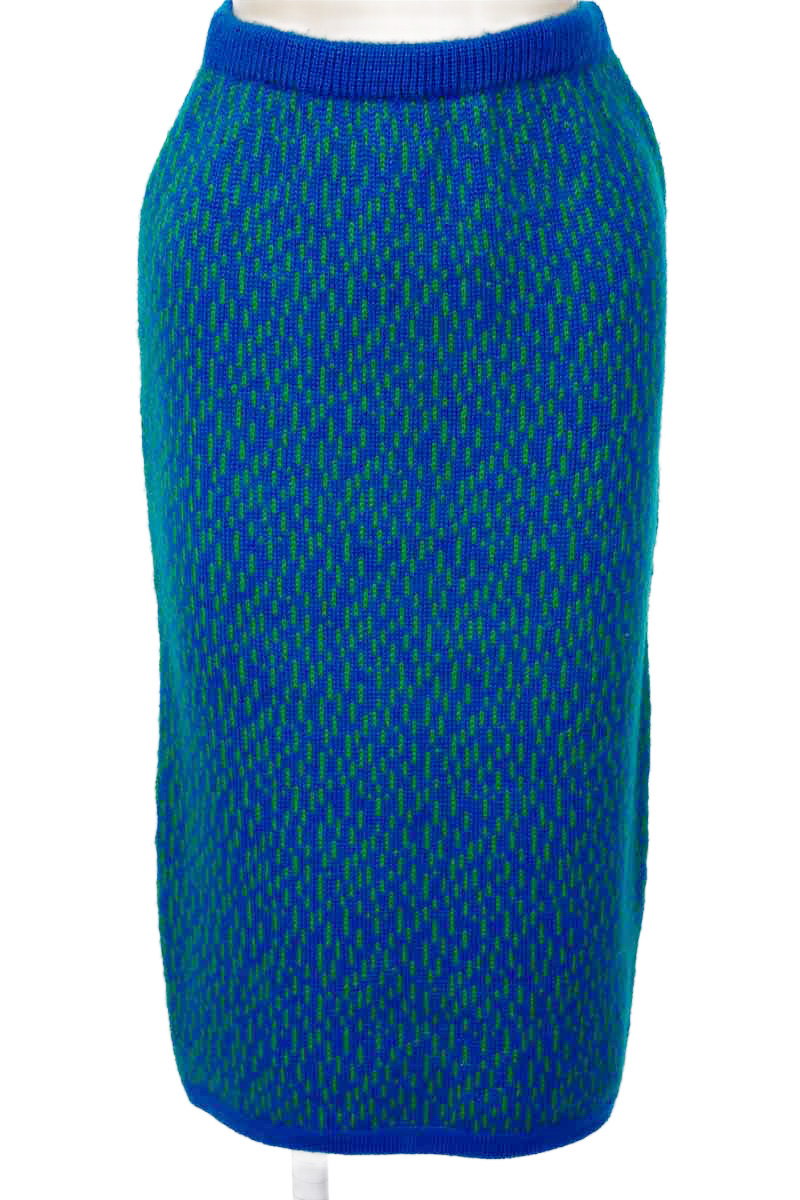 Falda color Azul - Closeando