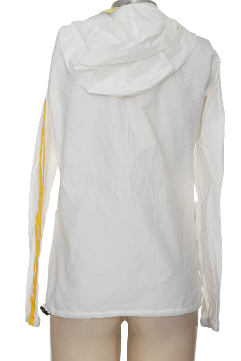 Ropa Deportiva / Salida de Baño color Blanco - Closeando
