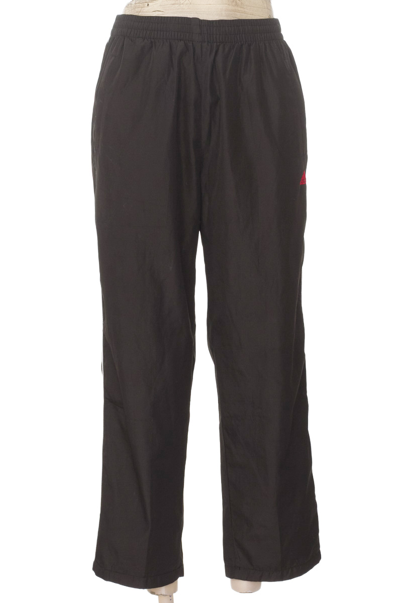 Ropa Deportiva color Negro - Closeando