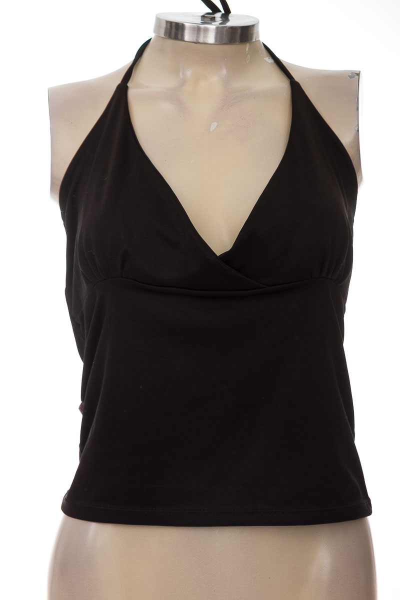 Top / Camiseta color Negro - Closeando