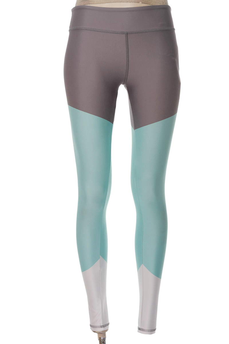 Ropa Deportiva / Salida de Baño color Gris - Belife