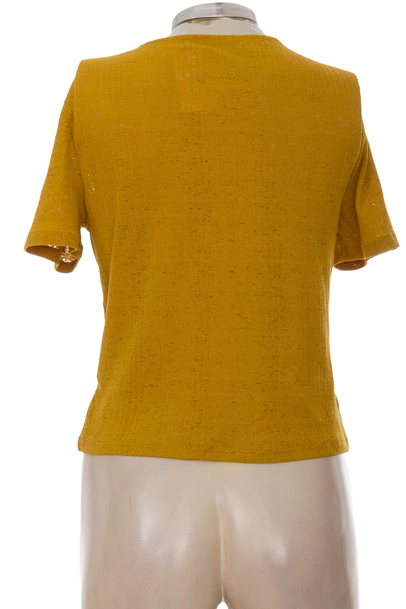 Top / Camiseta color Mostaza - Basement