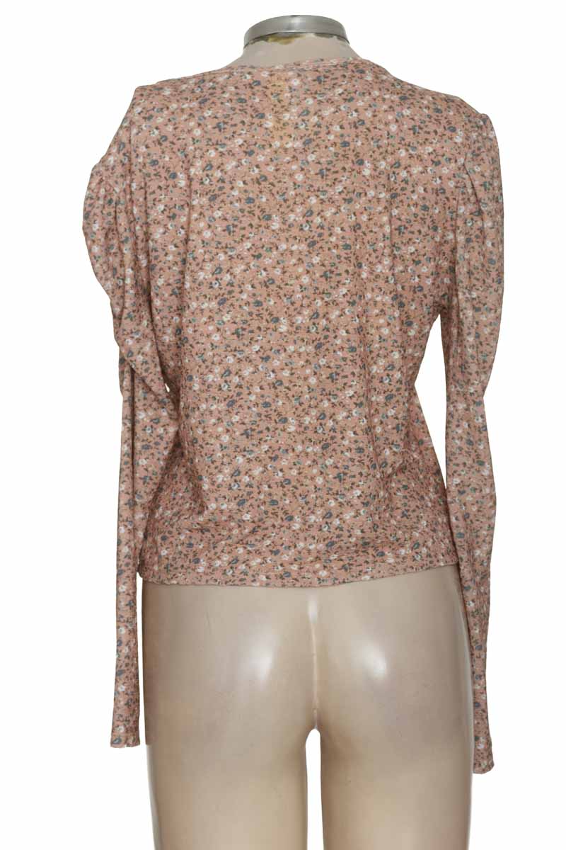 Top / Camiseta color Rosado - Closeando