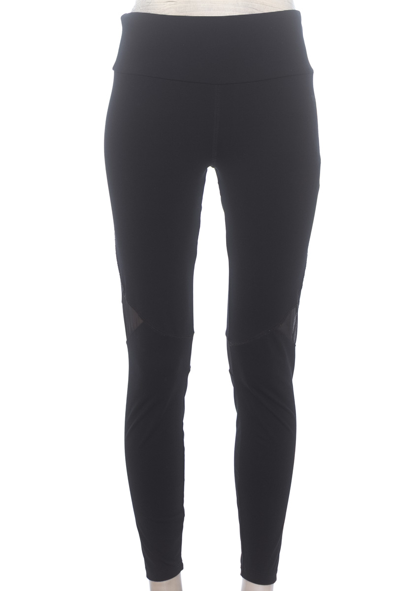 Ropa Deportiva / Salida de Baño color Negro - Totto