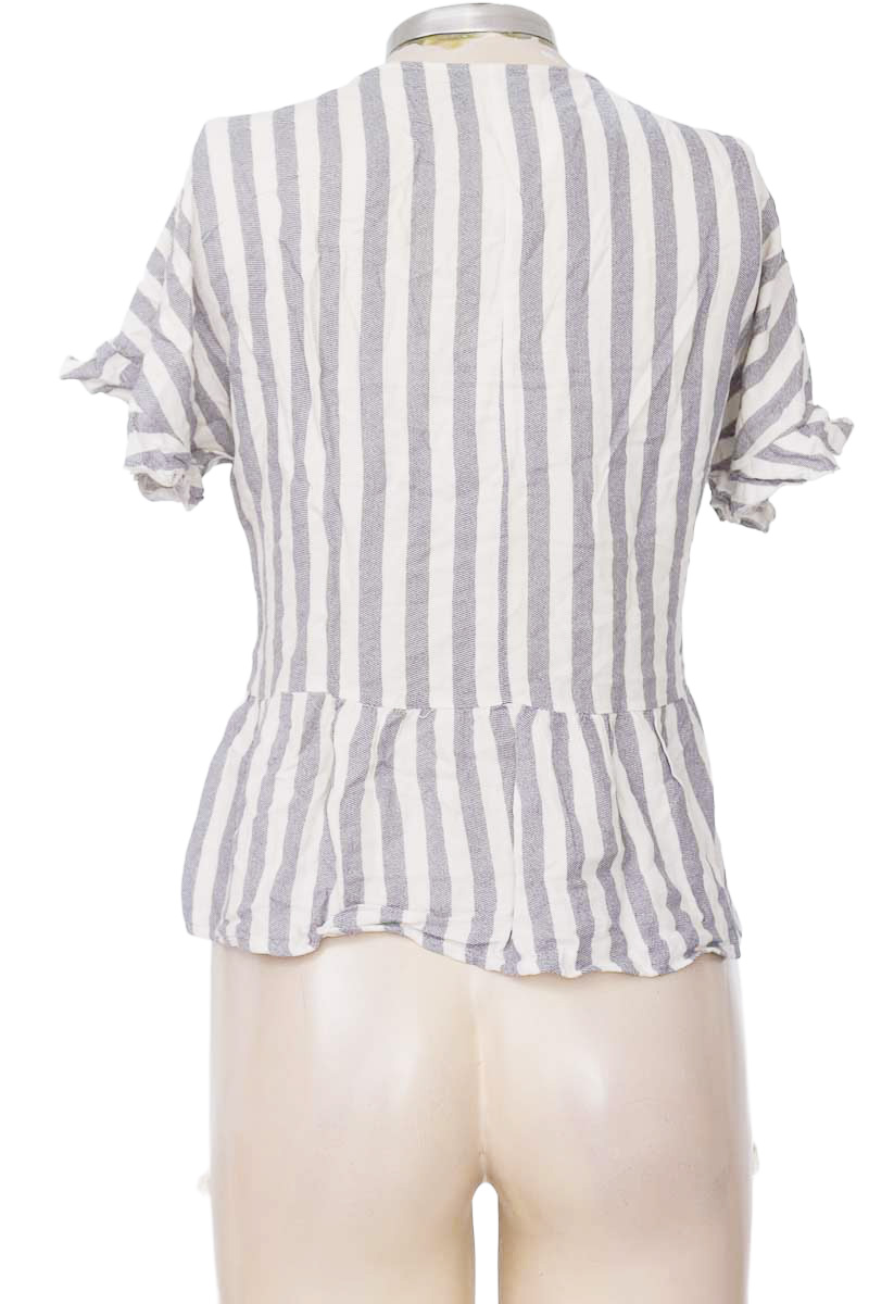 Blusa color Gris - Basement