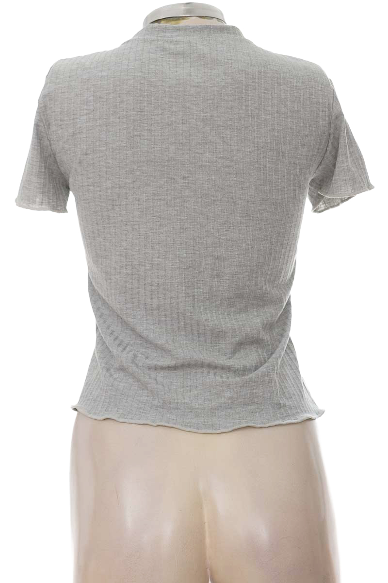 Top / Camiseta color Gris - Closeando