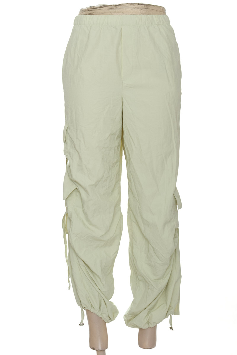 Pantalones color Verde - Zara