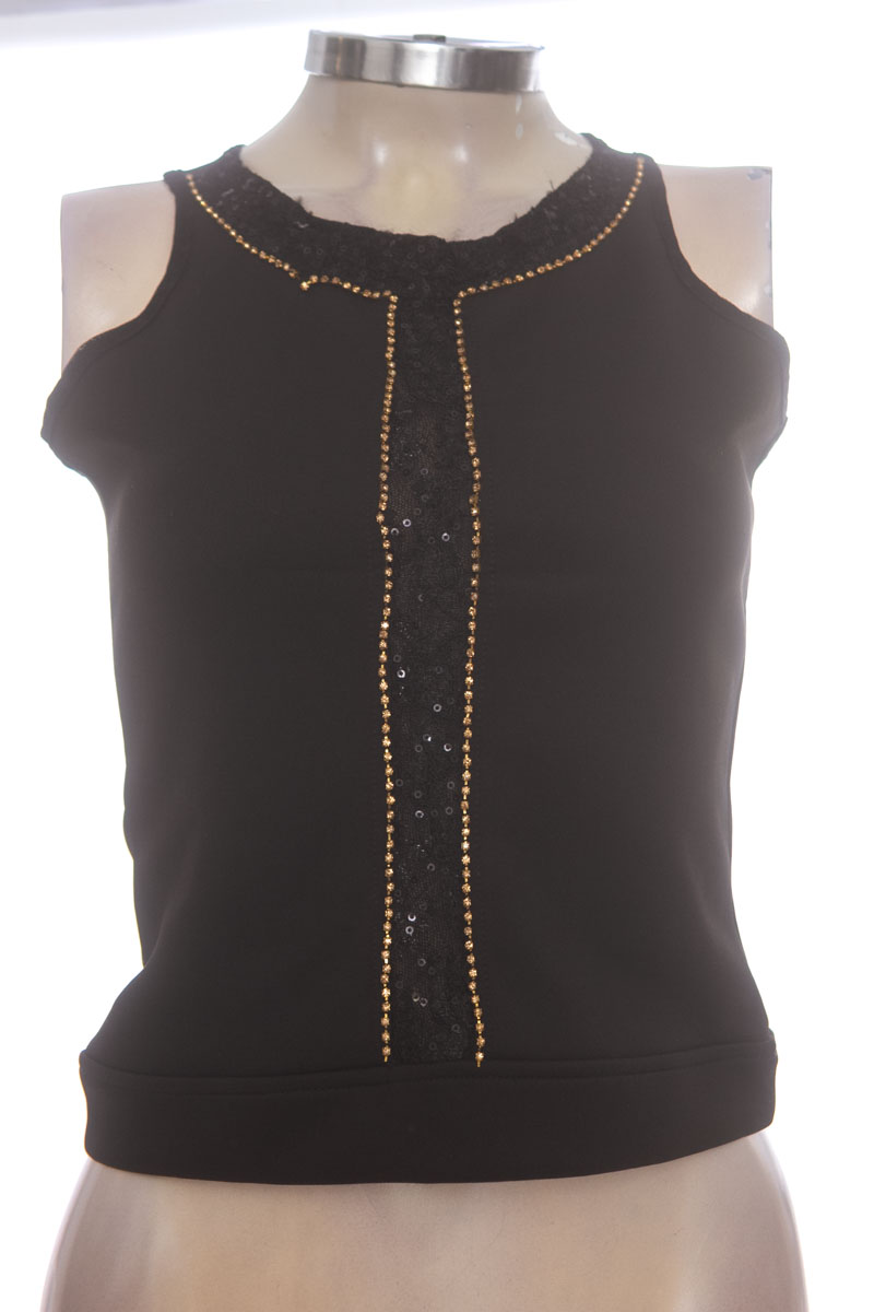 Top / Camiseta color Negro - Closeando