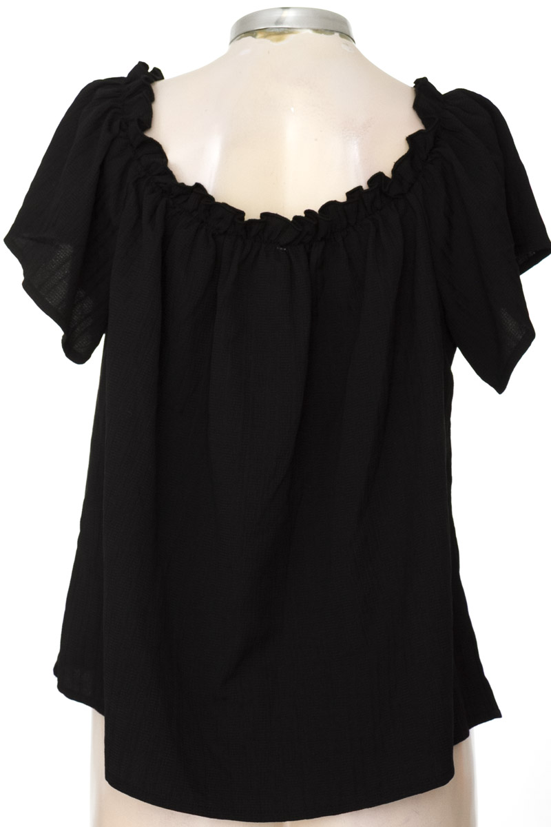 Blusa color Negro - Closeando