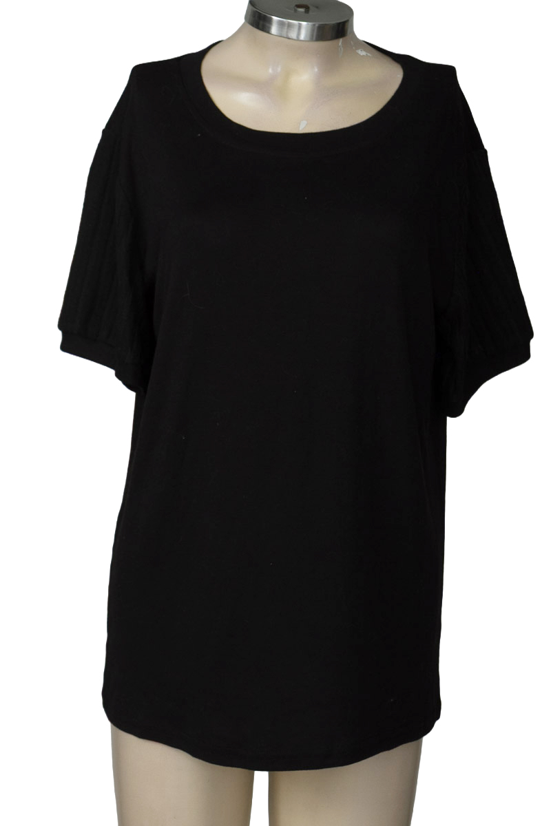 Top / Camiseta color Negro - Closeando