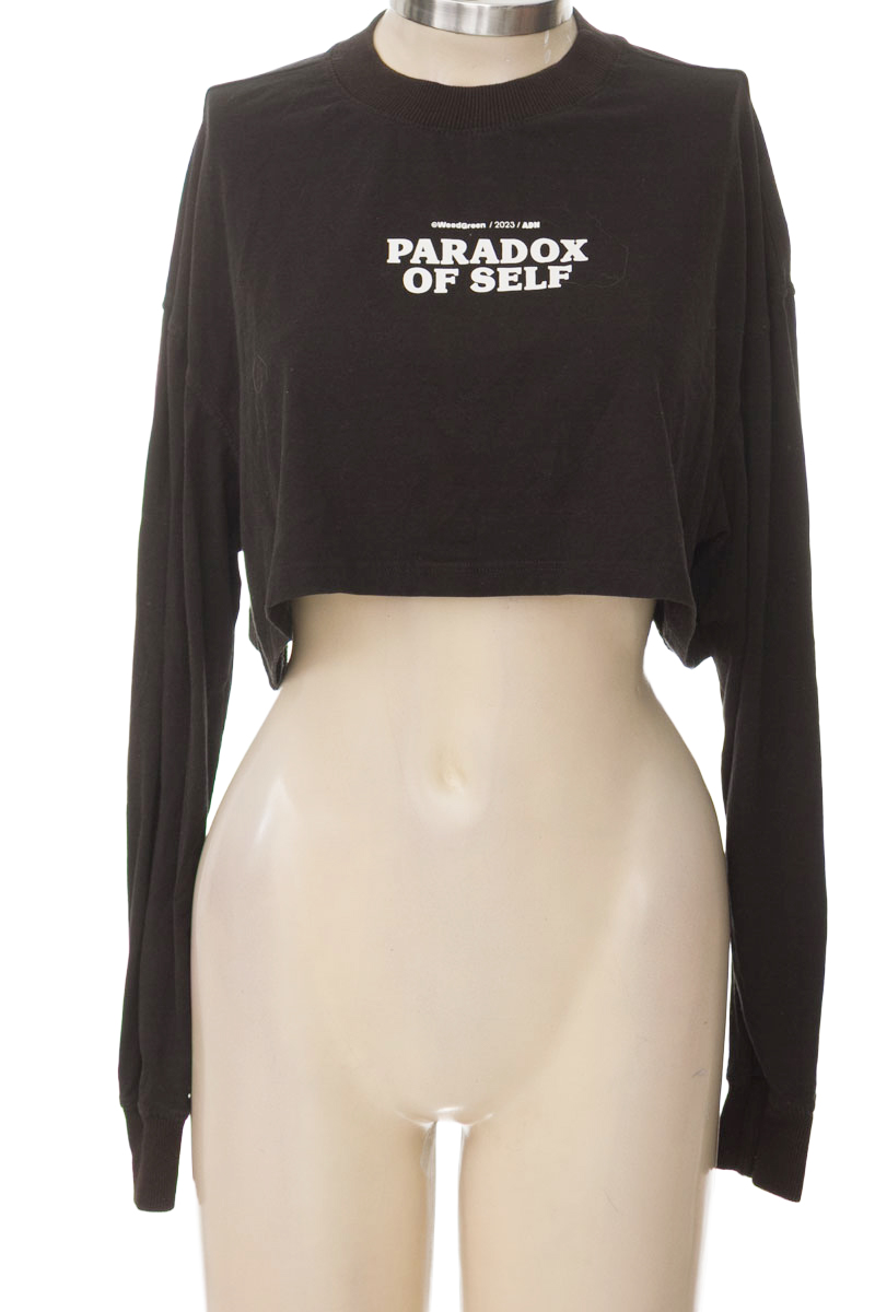 Top / Camiseta color Negro - Closeando