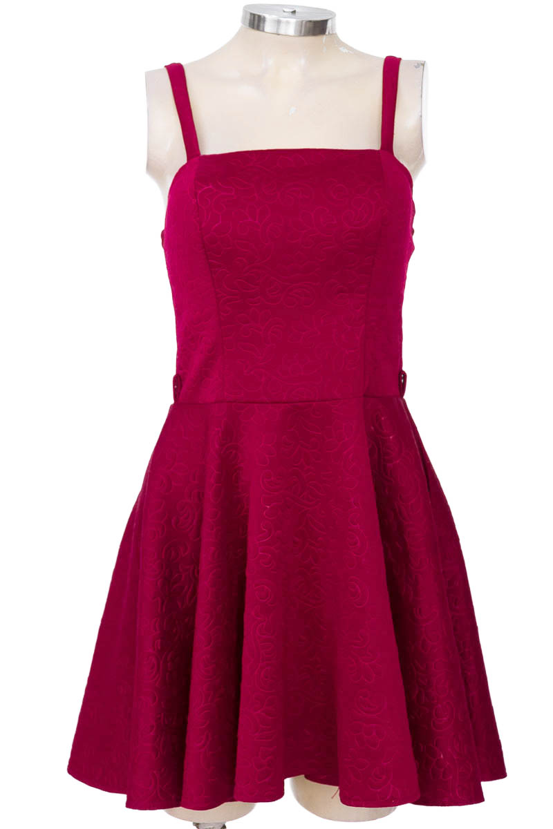 Vestido / Enterizo color Vinotinto - Closeando
