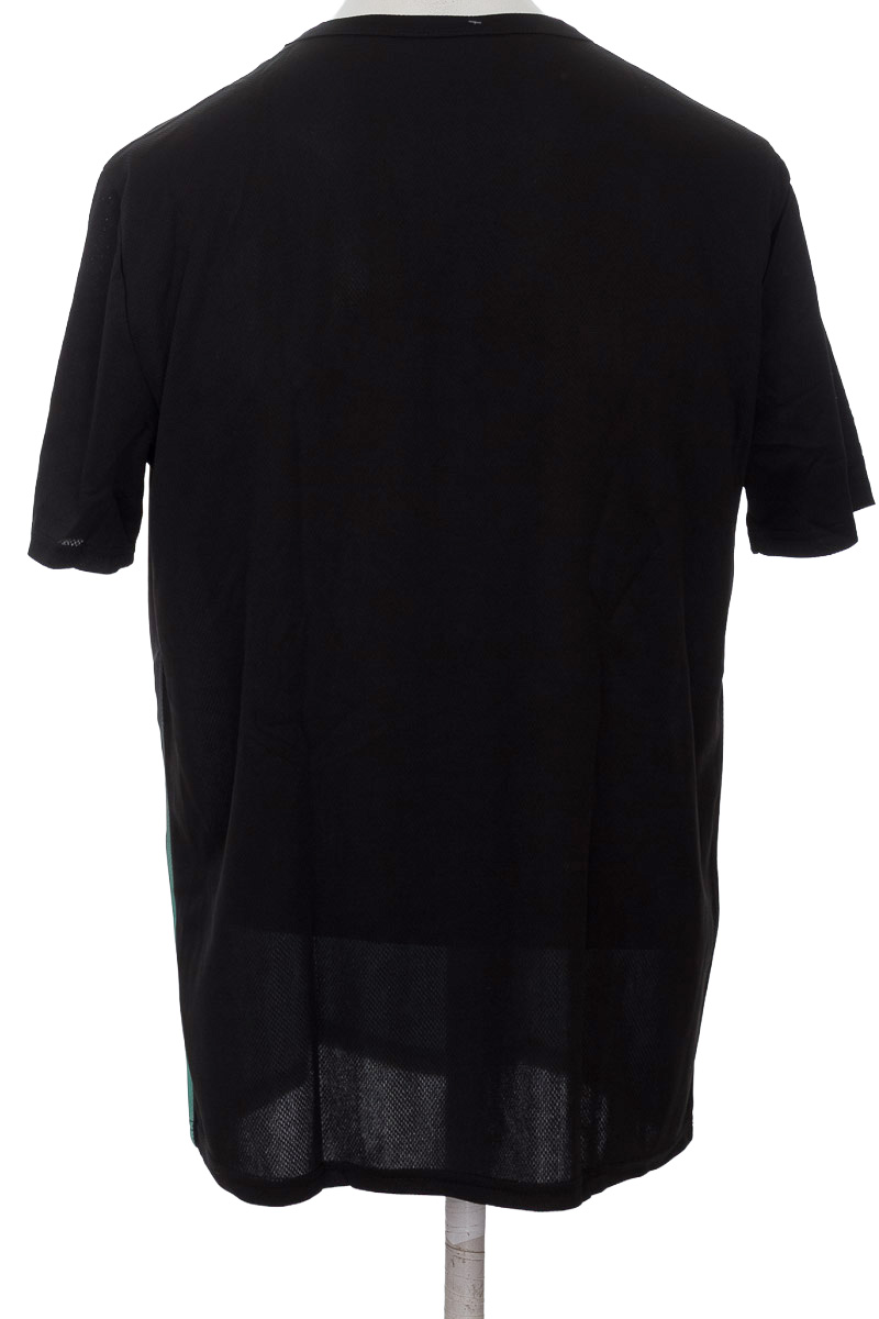 Ropa Deportiva color Negro - Closeando