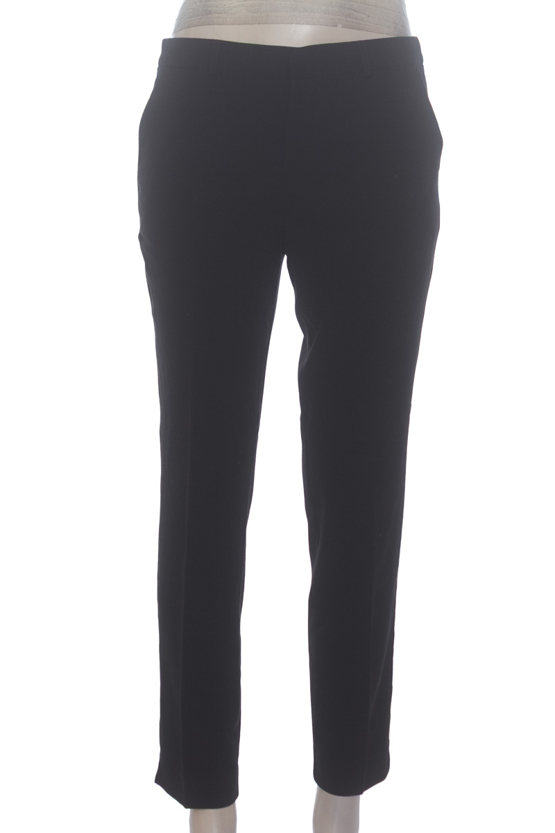 Pantalones color Negro - Stradivarius