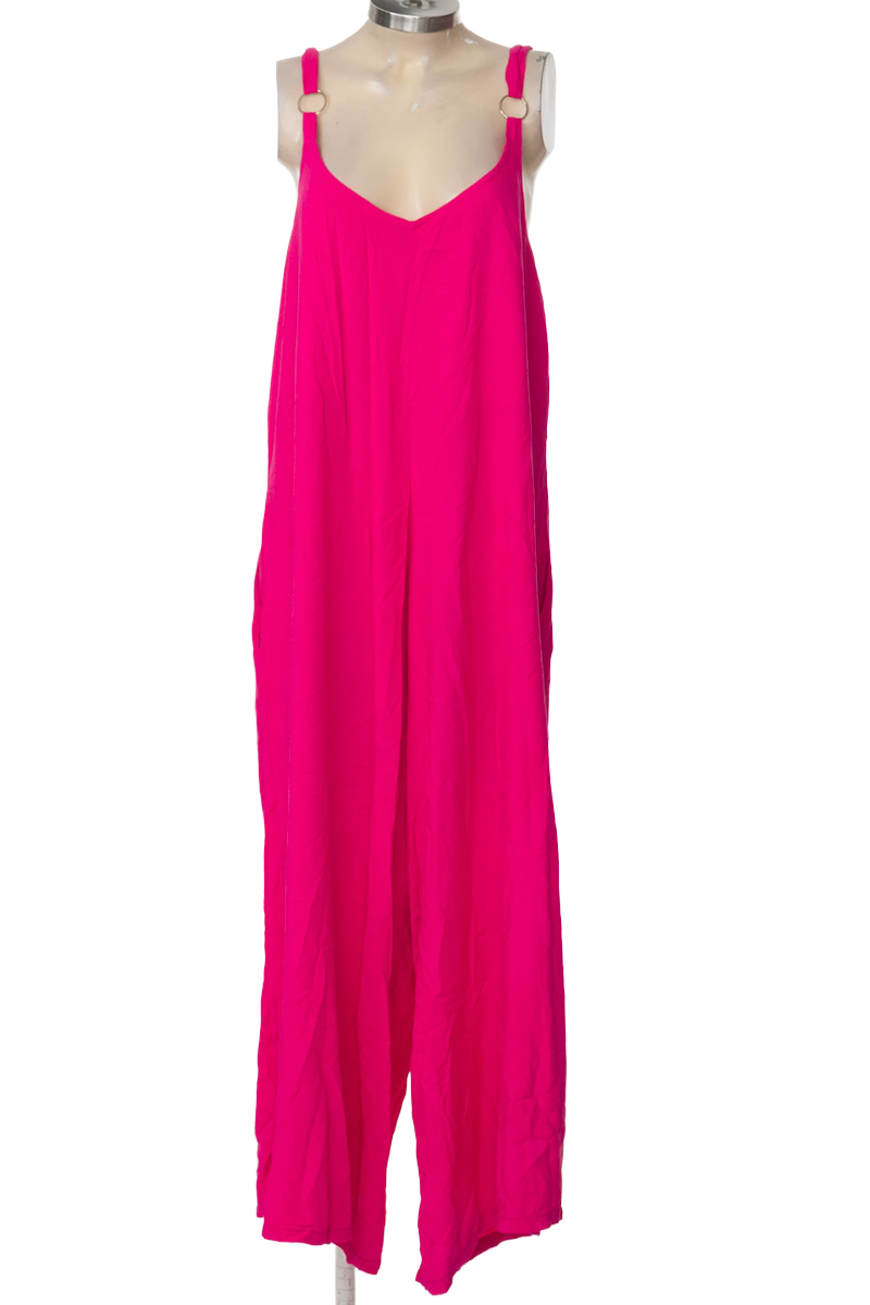 Vestido / Enterizo color Fucsia - Closeando