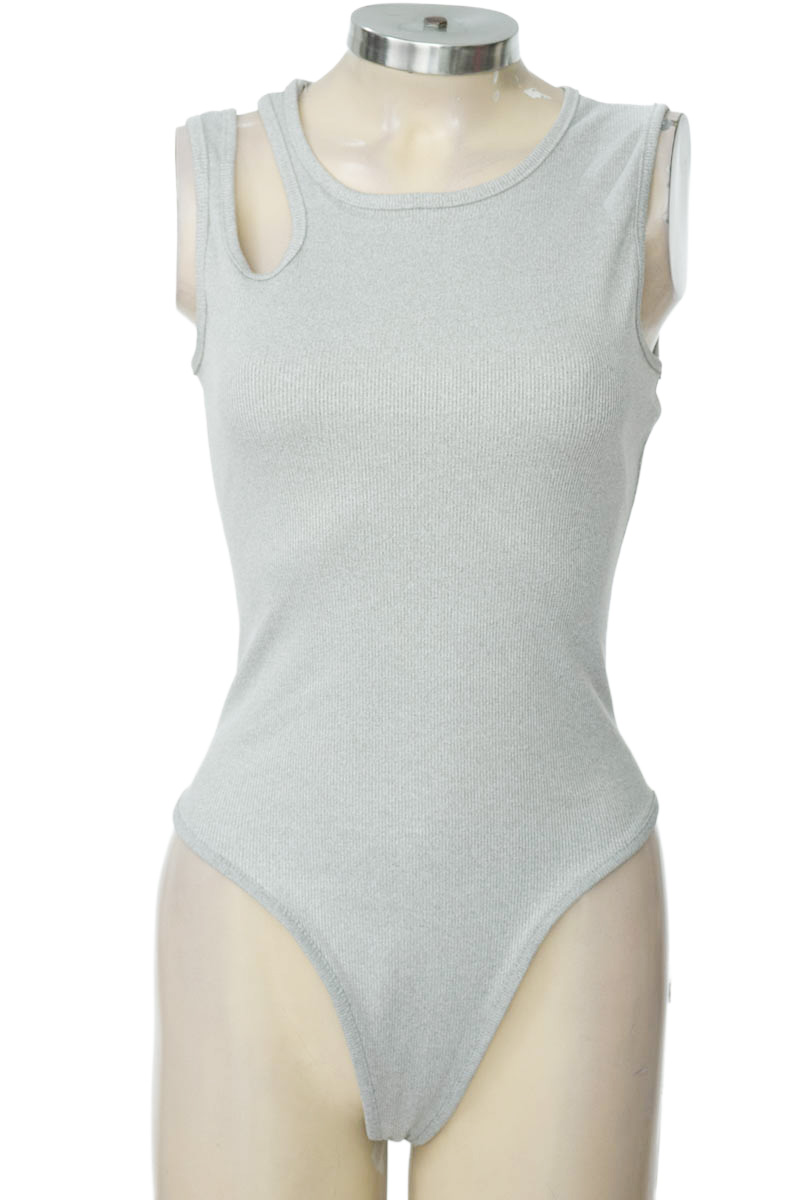 Top / Camiseta color Gris - Niuniu Studio