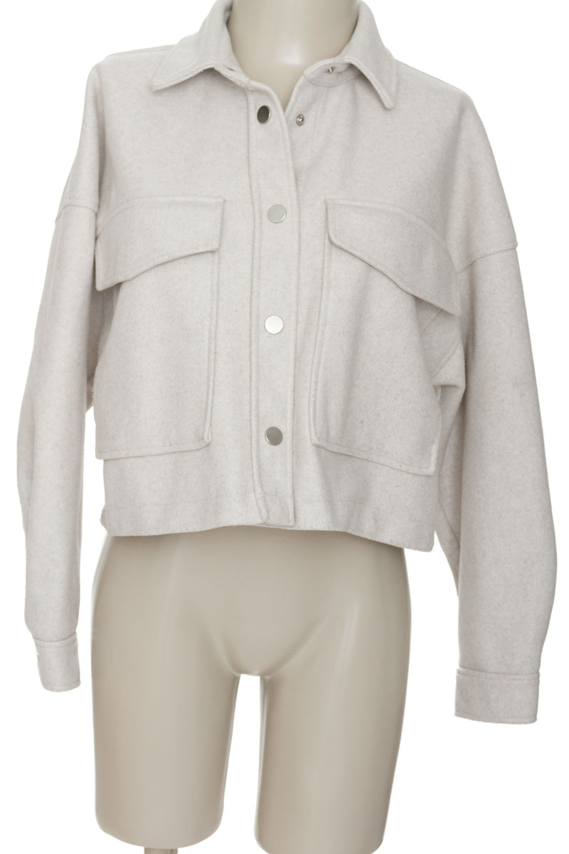 Chaqueta / Abrigo color Gris - Stradivarius