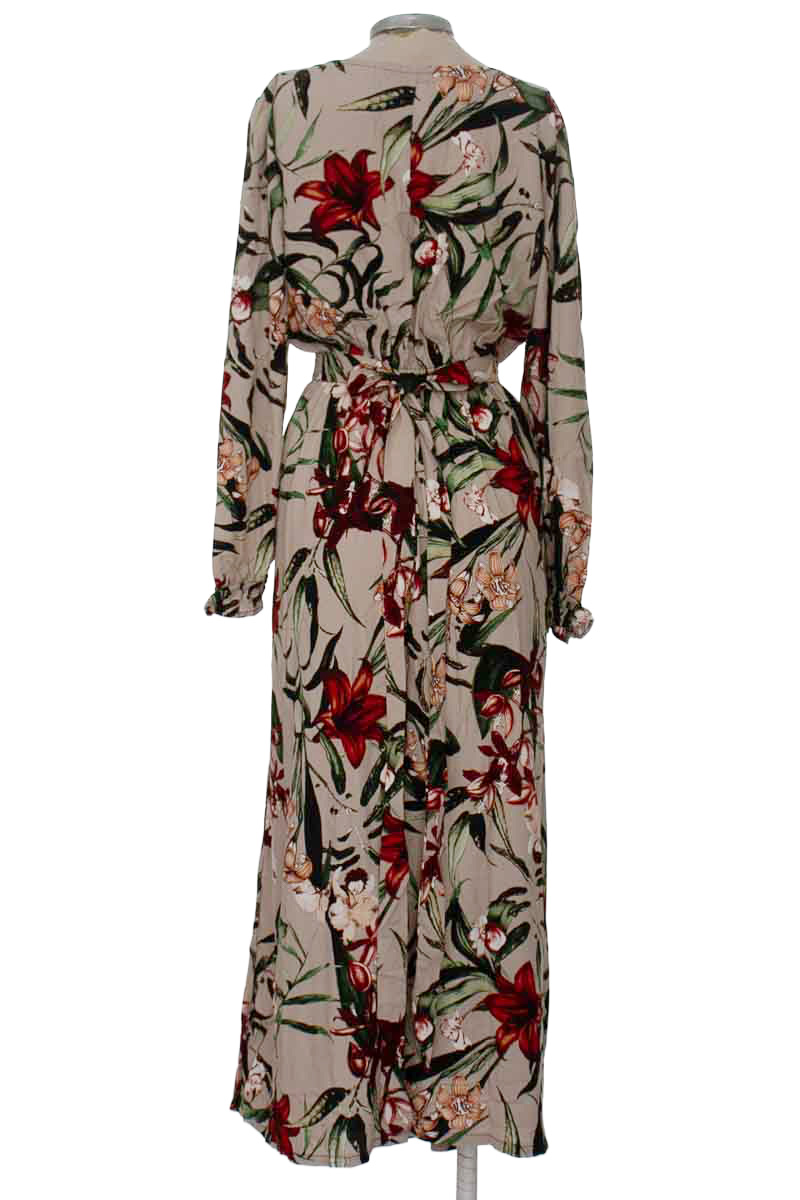 Vestido / Enterizo color Beige - Esequisele