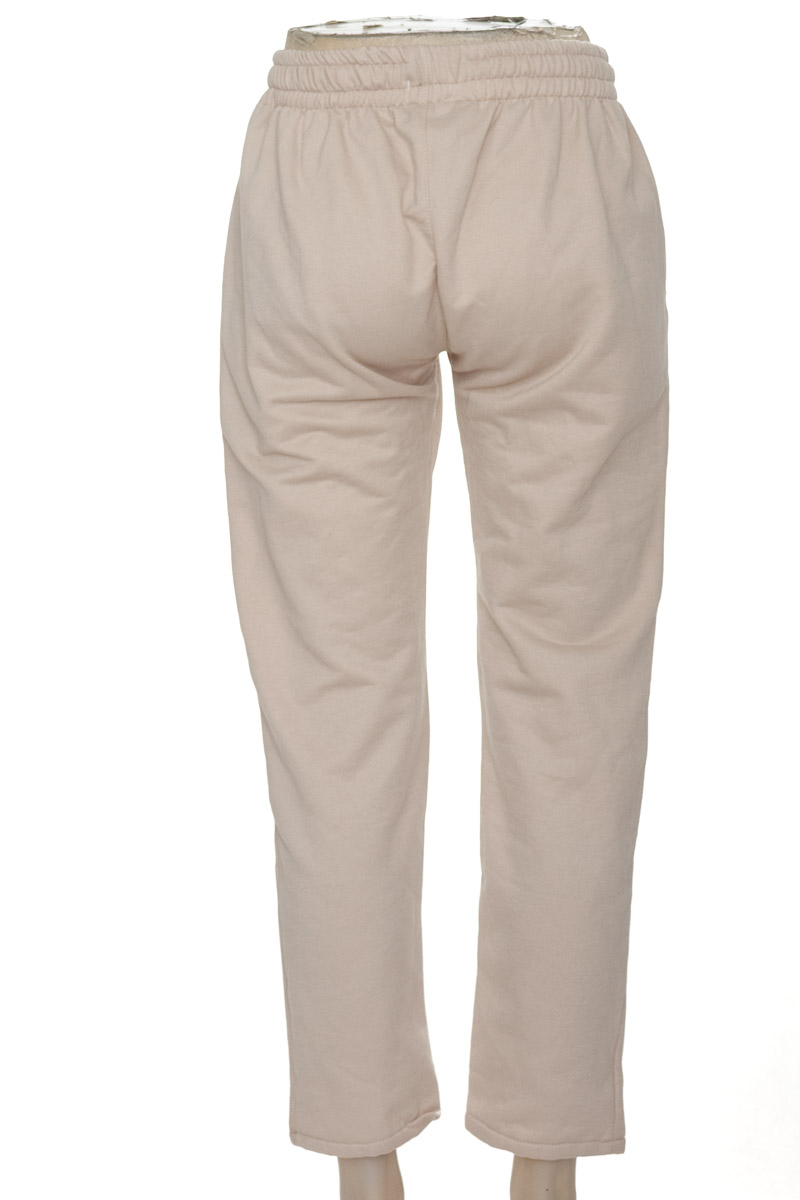 Ropa Deportiva / Salida de Baño color Beige - Closeando