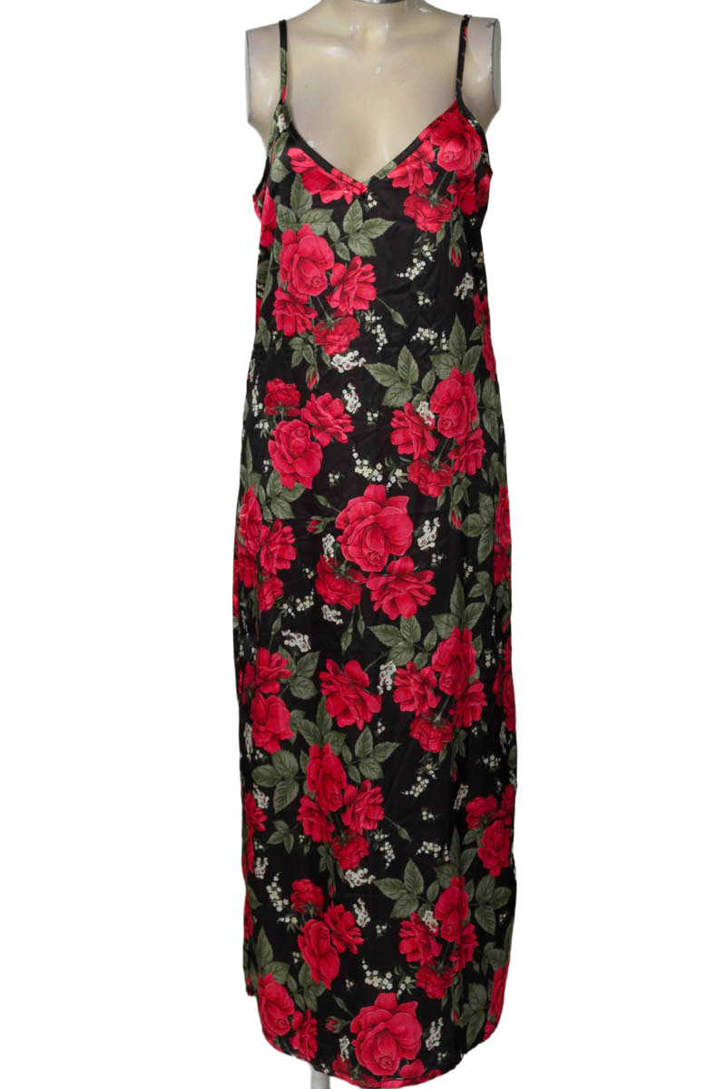 Vestido / Enterizo color Negro - Closeando