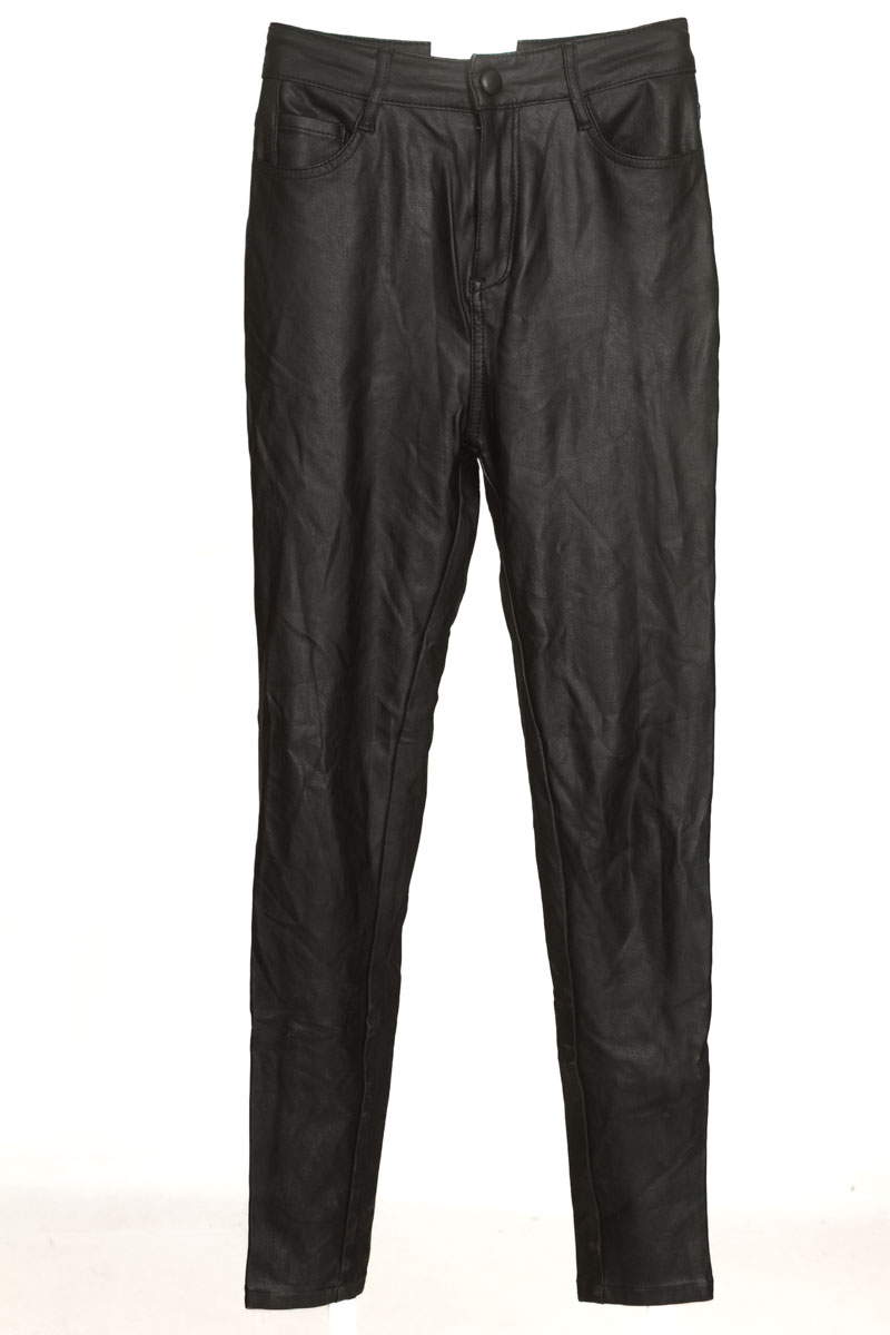 Pantalones color Negro - Stradivarius