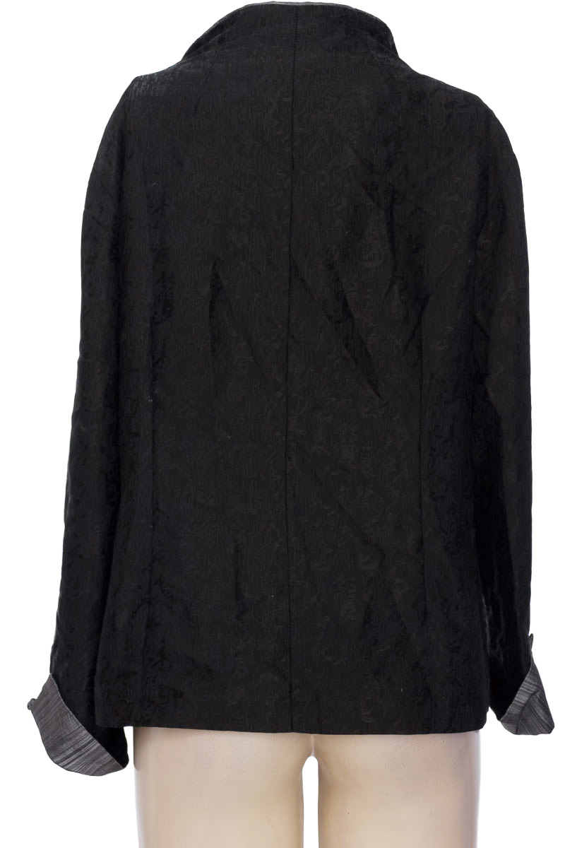 Chaqueta / Abrigo color Negro - Closeando