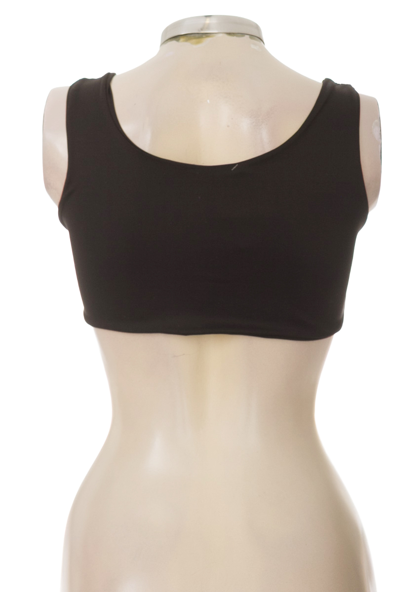 Top / Camiseta color Negro - Closeando