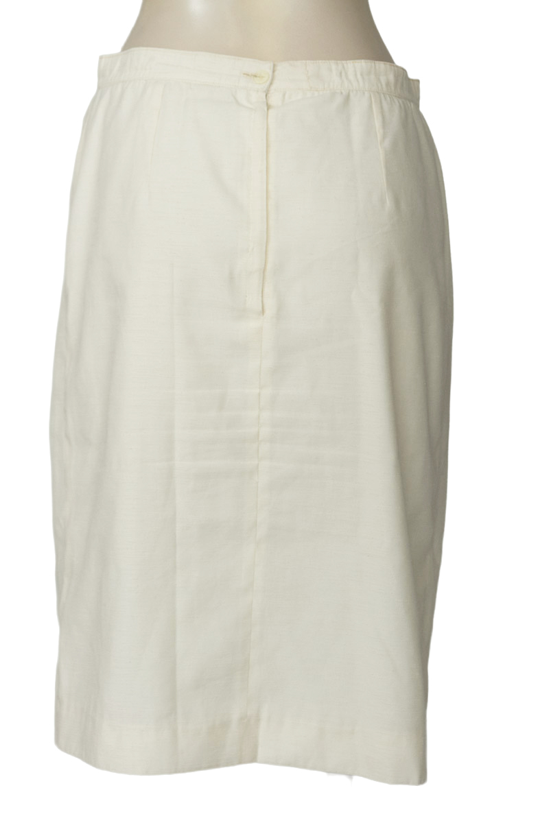 Falda color Beige - Closeando