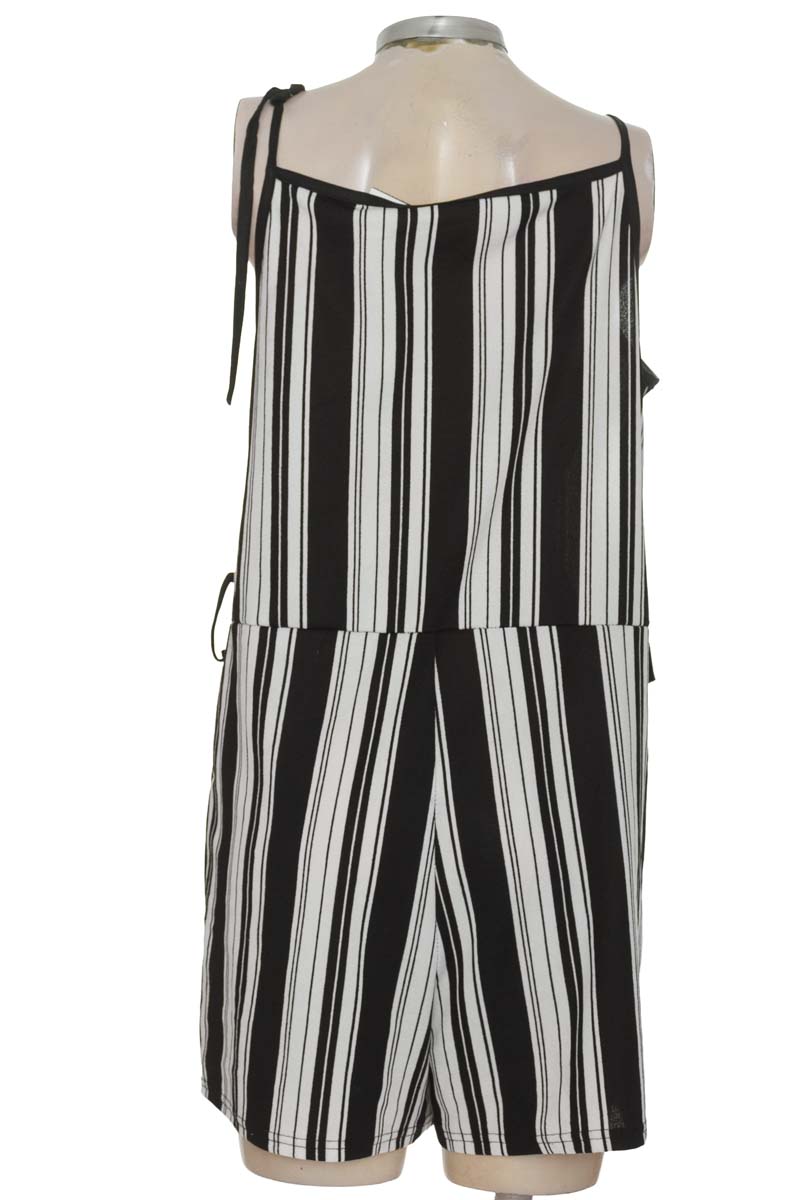 Vestido / Enterizo color Negro - Closeando