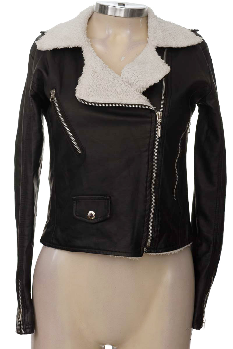 Chaqueta / Abrigo color Negro - Closeando