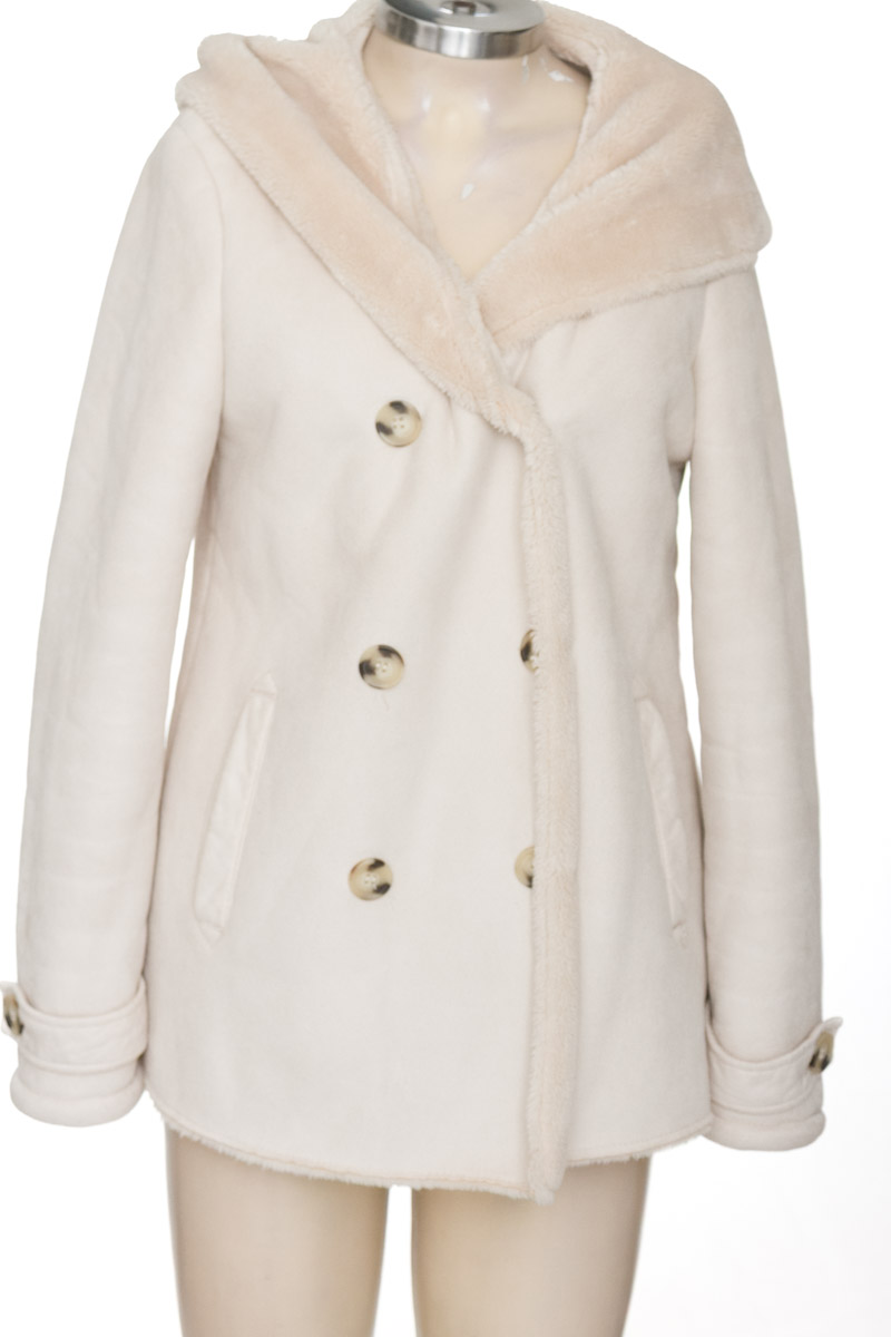 Chaqueta / Abrigo color Beige - Stradivarius