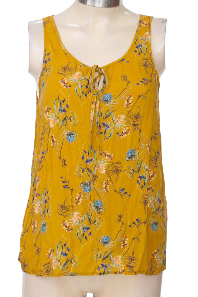 Top / Camiseta color Mostaza - Stradivarius