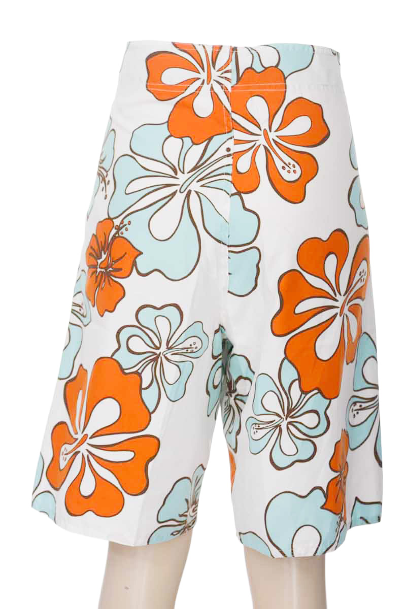 Bermuda - Pantaloneta color Blanco - Closeando