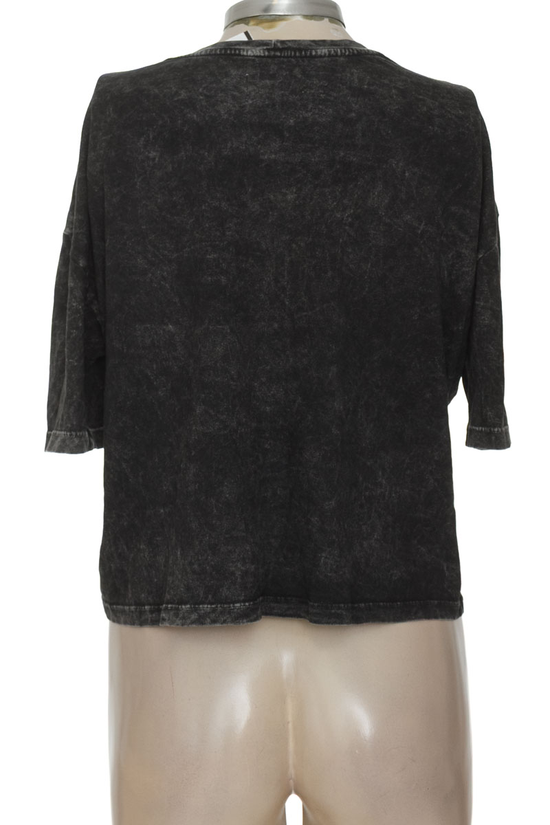 Top / Camiseta color Gris - NAF NAF
