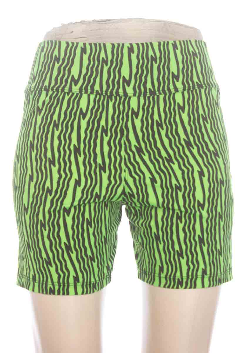 Ropa Deportiva / Salida de Baño color Verde - Closeando