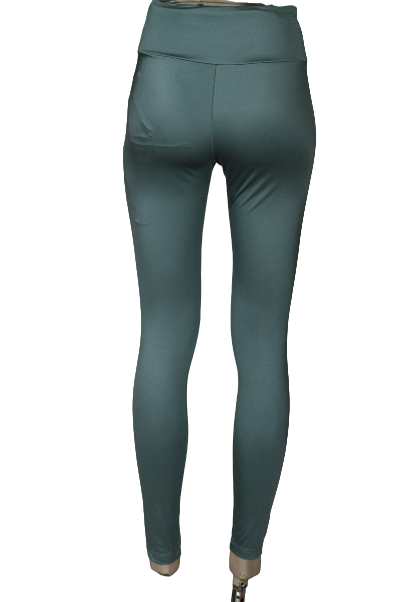 Ropa Deportiva / Salida de Baño color Verde - Closeando