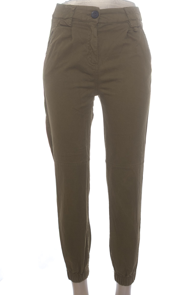 Pantalones color Verde - Bershka