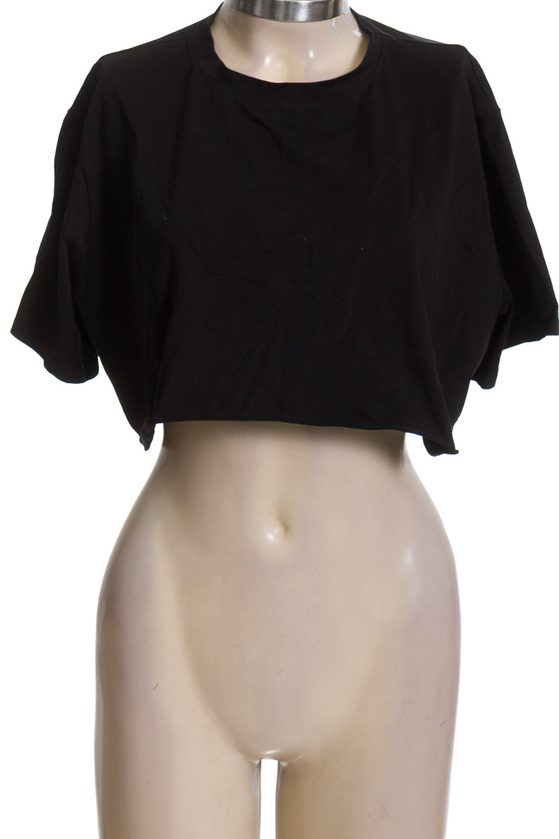 Top / Camiseta color Negro - Closeando