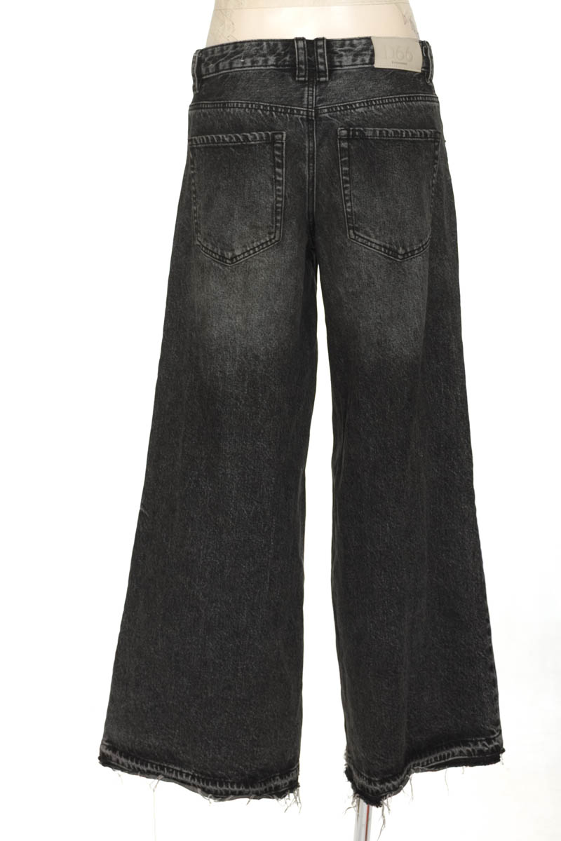 Pantalones color Negro - Stradivarius