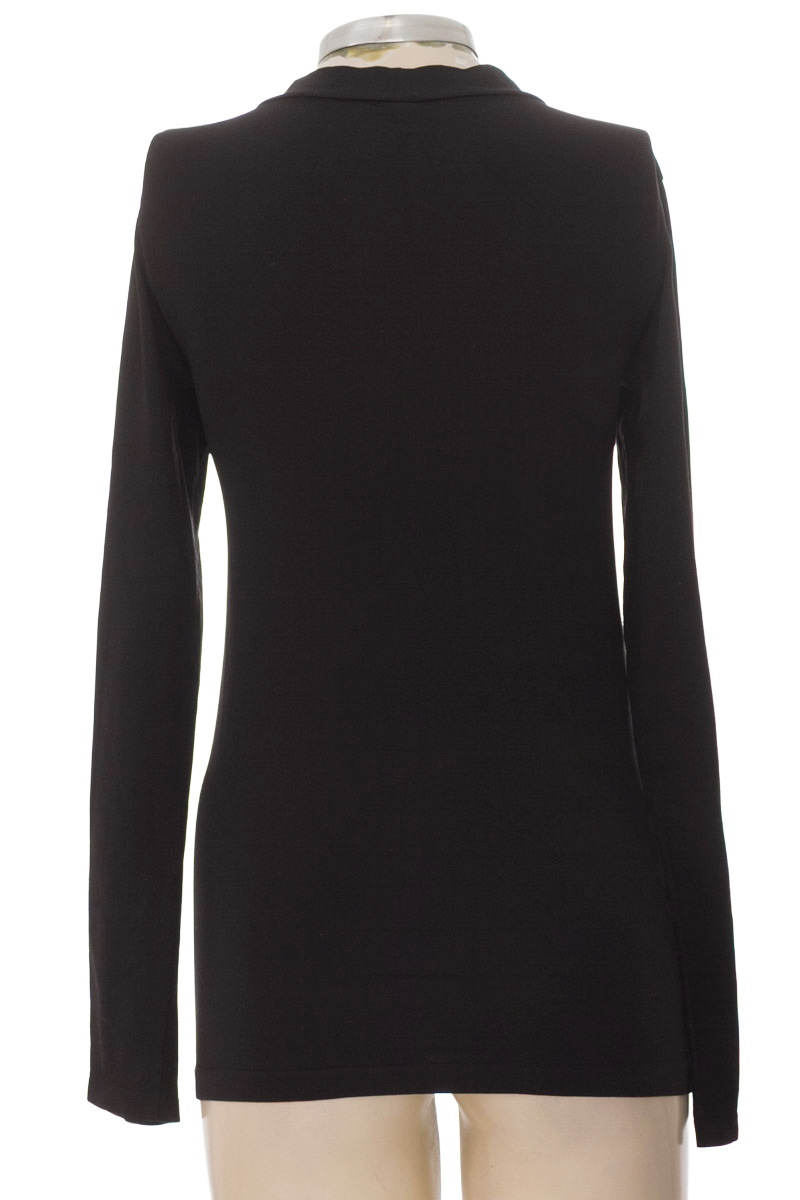 Top / Camiseta color Negro - Closeando