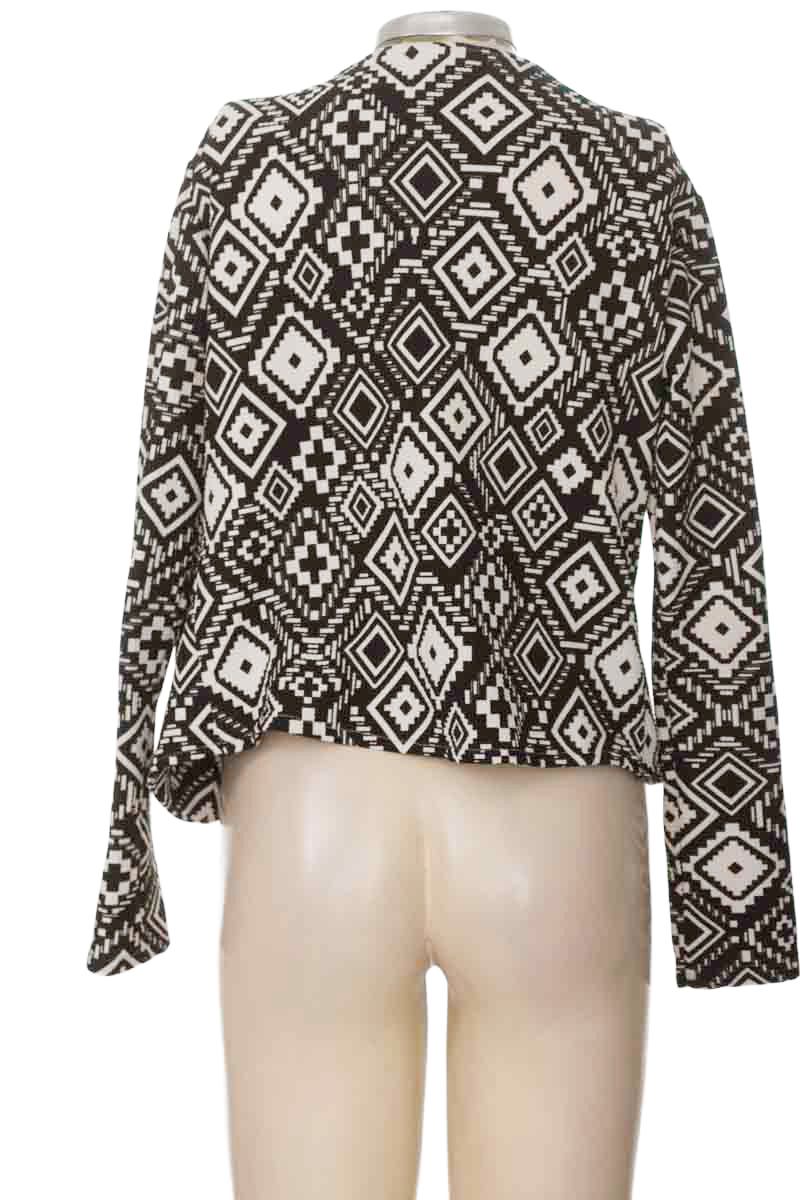 Chaqueta / Abrigo color Negro - Closeando