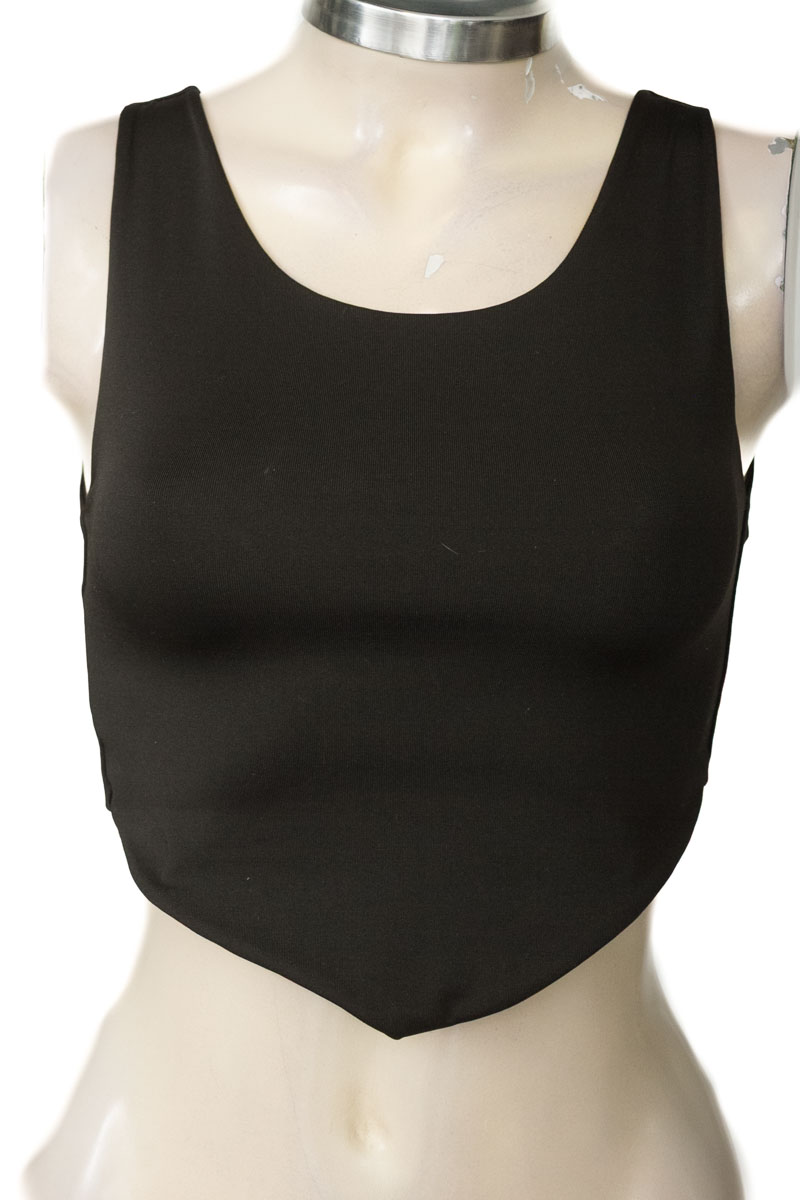 Top / Camiseta color Negro - Closeando