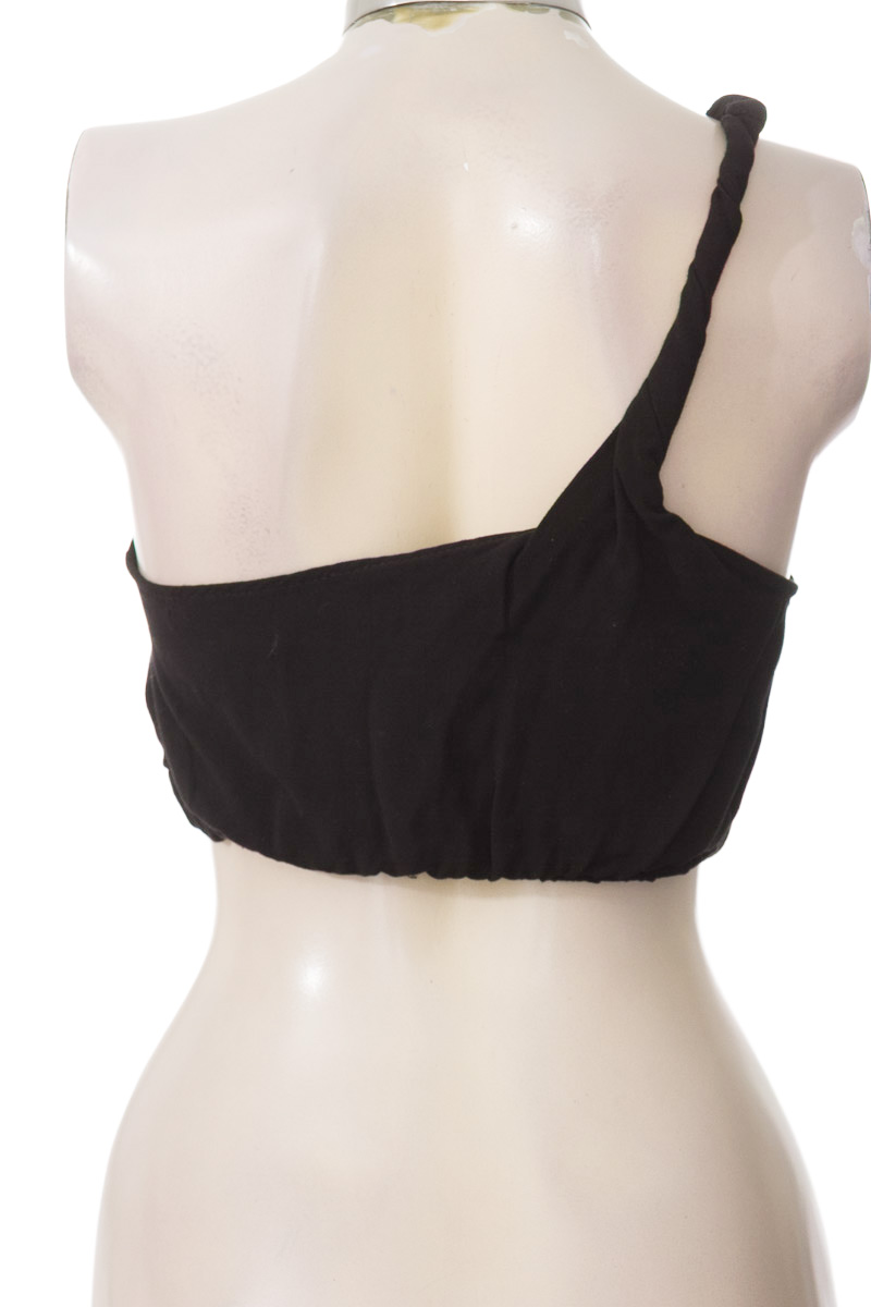 Top / Camiseta color Negro - Zara