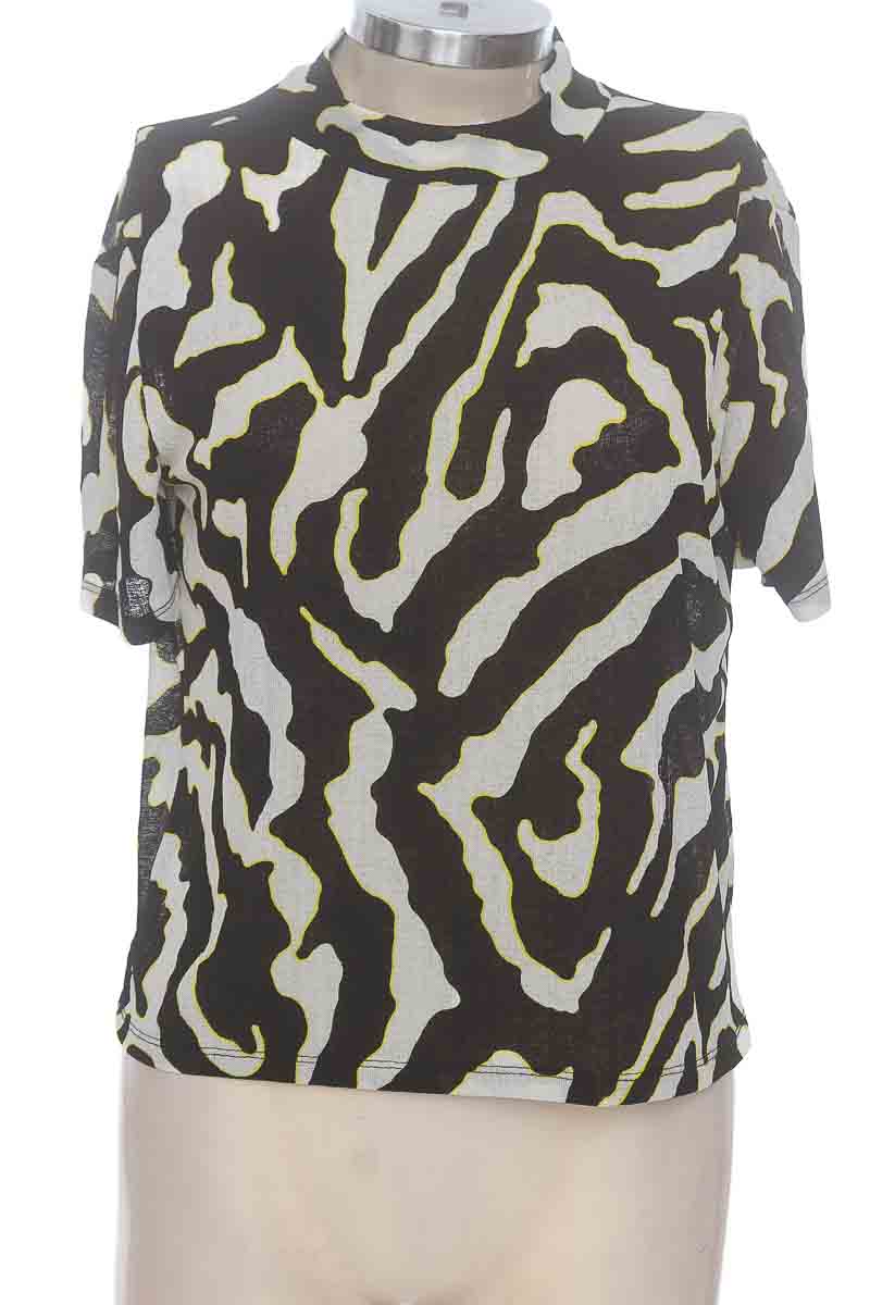 Top / Camiseta color Negro - Zara